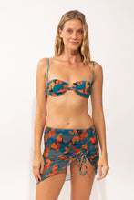 Laden Sie das Bild in den Galerie-Viewer, Model Front: Rio De Sol Strandrock Luma Mini Skirt Ruched