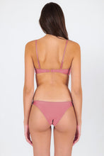 Laden Sie das Bild in den Galerie-Viewer, Model Back: Rio De Sol Set Set Shimmer-Confetti Bandeau-Knot Essential