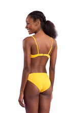 Laden Sie das Bild in den Galerie-Viewer, Model Back: Rio De Sol Set Set Malibu-Yellow Balconet Essential-Comfy