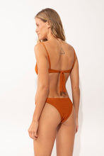 Laden Sie das Bild in den Galerie-Viewer, Model Back: Rio De Sol Set Set Ferrugo Juliette Leblon