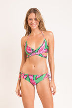 Laden Sie das Bild in den Galerie-Viewer, Model Front: Rio De Sol Set Set Parrots Kate Madrid
