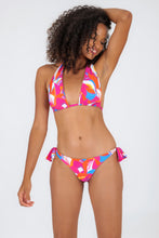 Laden Sie das Bild in den Galerie-Viewer, Model Front: Rio De Sol Oberteil Top Antelope Halter-Double