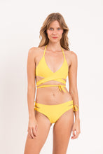 Laden Sie das Bild in den Galerie-Viewer, Model Front: Rio De Sol Set Set Amarelo Kate Madrid