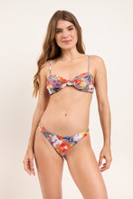 Laden Sie das Bild in den Galerie-Viewer, Model Front: Rio De Sol Oberteil Top Garden-Flower Bandeau-Joy