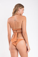 Laden Sie das Bild in den Galerie-Viewer, Model Back: Rio De Sol Unterteil Bottom Nocciola Cheeky-Fixa