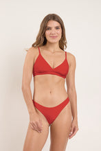 Laden Sie das Bild in den Galerie-Viewer, Model Front: Rio De Sol Set Set Shimmer-Liquor Paola Essential-Comfy