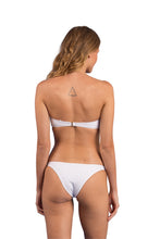 Laden Sie das Bild in den Galerie-Viewer, Model Back: Rio De Sol Set Set Bora-White Bandeau-Joy Leblon