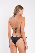 Laden Sie das Bild in den Galerie-Viewer, Model Back: Rio De Sol Set Set Touch-Black Tri-Inv Cheeky-Tie