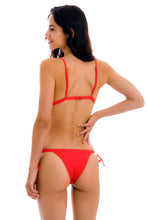 Laden Sie das Bild in den Galerie-Viewer, Model Back: Rio De Sol Oberteil Top Cotele-Tomate Tri-Fixo