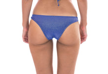 Laden Sie das Bild in den Galerie-Viewer, Model Back: Rio De Sol Unterteil Calcinha Radiante Azul Marinho Cropped