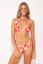 Laden Sie das Bild in den Galerie-Viewer, Model Front: Rio De Sol Set Set Mirage Chantal Essential-Comfy