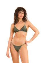 Laden Sie das Bild in den Galerie-Viewer, Model Front: Rio De Sol Set Set Croco Tri-Fixo California