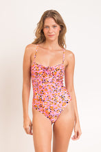 Laden Sie das Bild in den Galerie-Viewer, Model Front: Rio De Sol Badeanzug Sweet-Camo Julia