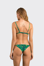 Laden Sie das Bild in den Galerie-Viewer, Model Back: Rio De Sol Set Set Wilds Tri-Fixo Cheeky-Tie