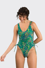 Laden Sie das Bild in den Galerie-Viewer, Model Front: Rio De Sol Badeanzug Wilds Zoe