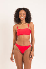 Laden Sie das Bild in den Galerie-Viewer, Model Front: Rio De Sol Oberteil Top Rouge Bandeau-Reto