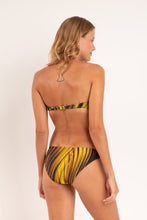 Laden Sie das Bild in den Galerie-Viewer, Model Back: Rio De Sol Set Set Luxor Bandeau-Joy Essential-Comfy