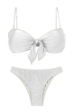 Laden Sie das Bild in den Galerie-Viewer, Product Front: Rio De Sol Set Set Shimmer-White Bandeau-Knot Essential