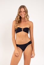 Laden Sie das Bild in den Galerie-Viewer, Model Front: Rio De Sol Set Set Malibu-Black Mavi Baobi