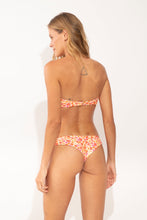 Laden Sie das Bild in den Galerie-Viewer, Model Back: Rio De Sol Oberteil Top Ditsy-Butter Sara