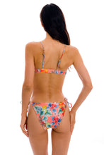 Laden Sie das Bild in den Galerie-Viewer, Model Back: Rio De Sol Oberteil Top Frutti Mila