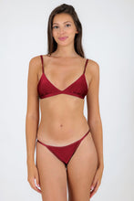 Laden Sie das Bild in den Galerie-Viewer, Model Front: Rio De Sol Set Set Shimmer-Divino Tri-Fixo California