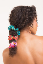 Laden Sie das Bild in den Galerie-Viewer, Image 04: Rio De Sol Haar-Accessoires Love-Trip Scrunchie