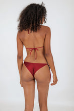 Laden Sie das Bild in den Galerie-Viewer, Model Back: Rio De Sol Set Set Shimmer-Divino Tri-Rope Cheeky-Rope