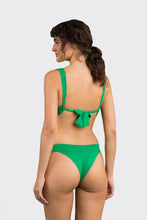 Laden Sie das Bild in den Galerie-Viewer, Model Back: Rio De Sol Set Set Tambourine Halter-Marina Essential-Cos