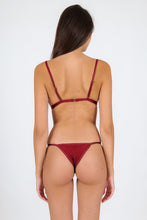 Laden Sie das Bild in den Galerie-Viewer, Model Back: Rio De Sol Set Set Shimmer-Divino Tri-Fixo California