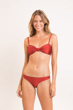 Laden Sie das Bild in den Galerie-Viewer, Model Front: Rio De Sol Set Set Shimmer-Liquor Bandeau-Joy Essential