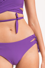 Laden Sie das Bild in den Galerie-Viewer, Image 10: Rio De Sol Set Set Amuleto Kate Madrid