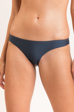 Laden Sie das Bild in den Galerie-Viewer, Gallery: Rio De Sol Unterteil Bottom Shimmer-Shark Essential-Comfy