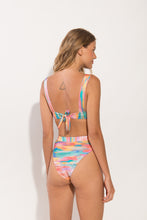 Laden Sie das Bild in den Galerie-Viewer, Model Back: Rio De Sol Set Set River Halter-Cos Hotpant-Cos