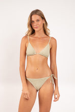 Laden Sie das Bild in den Galerie-Viewer, Model Front: Rio De Sol Oberteil Top Brisa-Pistache Lia