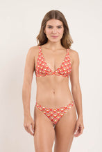 Laden Sie das Bild in den Galerie-Viewer, Model Front: Rio De Sol Set Set Floral-Scales Alba Mia