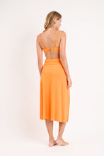 Laden Sie das Bild in den Galerie-Viewer, Model Back: Rio De Sol Strandrock Bio-Laranjada Long Skirt Knot