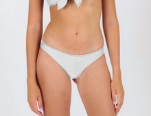 Laden Sie das Bild in den Galerie-Viewer, Gallery: Rio De Sol Unterteil Bottom Shimmer-White Essential