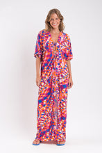 Laden Sie das Bild in den Galerie-Viewer, Model Front: Rio De Sol Strandkleid Funny Long Dress