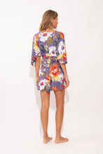 Laden Sie das Bild in den Galerie-Viewer, Model Back: Rio De Sol Mini Dress Garden-Flower Mini Dress