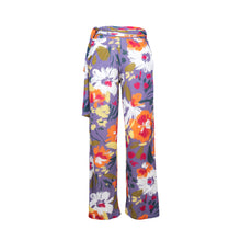 Laden Sie das Bild in den Galerie-Viewer, Product Front: Rio De Sol Strandhosen Garden-Flower Pants Knot