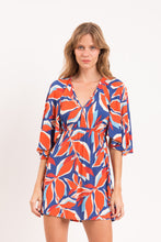 Laden Sie das Bild in den Galerie-Viewer, Model Front: Rio De Sol Mini Dress Leaves Mini Dress