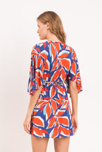 Laden Sie das Bild in den Galerie-Viewer, Model Back: Rio De Sol Mini Dress Leaves Mini Dress