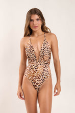 Laden Sie das Bild in den Galerie-Viewer, Model Front: Rio De Sol Badeanzug Leopard New Vegas