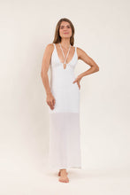 Laden Sie das Bild in den Galerie-Viewer, Model Front: Rio De Sol Strandkleid Memphis-White Saida Yara