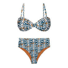 Laden Sie das Bild in den Galerie-Viewer, Product Front: Rio De Sol Set Set Ikat Twist Hotpants