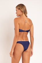 Laden Sie das Bild in den Galerie-Viewer, Model Back: Rio De Sol Set Set Touch-Marinho Sara Essential