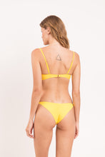 Laden Sie das Bild in den Galerie-Viewer, Model Back: Rio De Sol Oberteil Top Amarelo Bandeau-Crispy