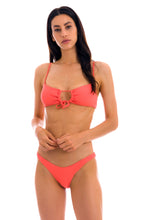 Laden Sie das Bild in den Galerie-Viewer, Model Front: Rio De Sol Oberteil Top Dots-Tabata Mila