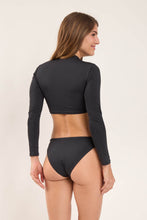 Laden Sie das Bild in den Galerie-Viewer, Model Back: Rio De Sol Oberteil Top Lava Reef